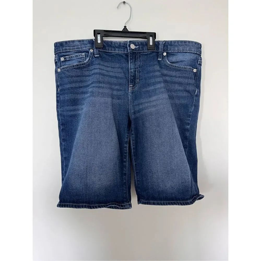 GAP 9” Denim Bermuda Shorts sz 33 EUC